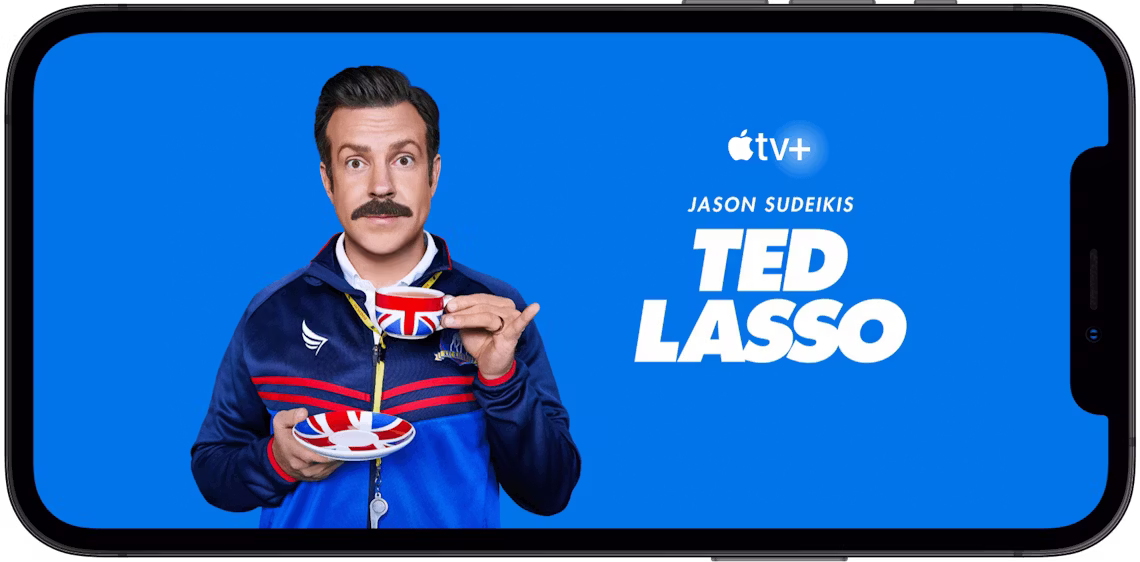 Programa Ted Lasso do Apple TV+ sendo exibido em um iPhone.